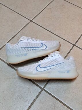 Nike Wmns NikeCourt Air Zoom Vapor 11 HC 'White Light Blue' - Wmns sz 7.5